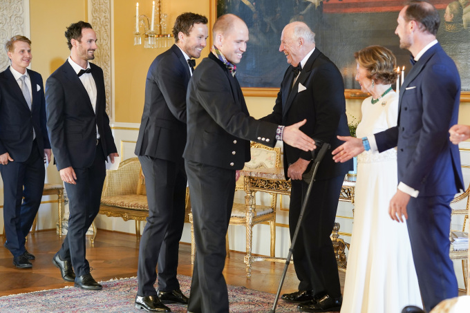 86 OL- og parautøvarar blei ønskt velkommen til middag på Slottet. Foto: Terje Bendiksby / NTB.